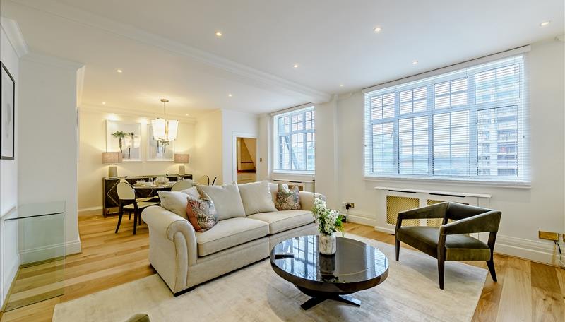 3 bed property in Park Road, London